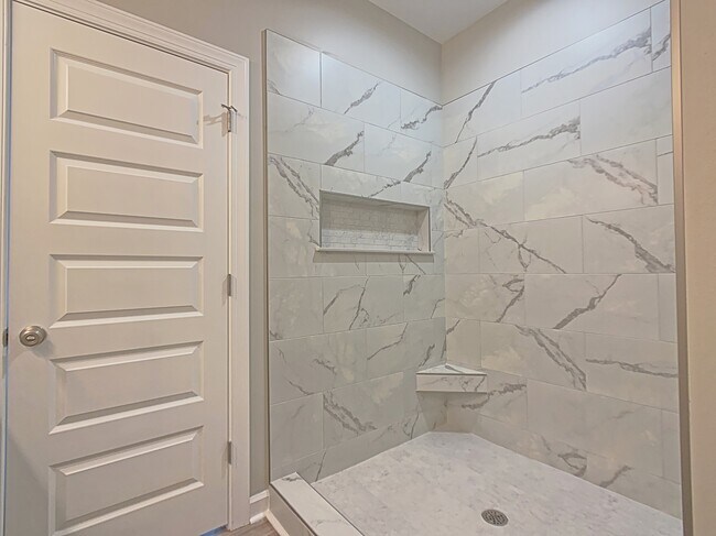 Building Photo - 602 Princess Anne Cir