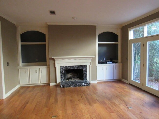 Building Photo - 255 Eastbrooke St