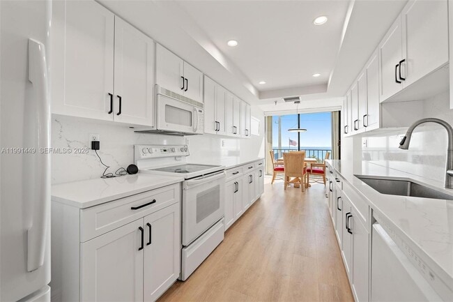 Building Photo - 1300 Jimmy Buffett Mem Hwy