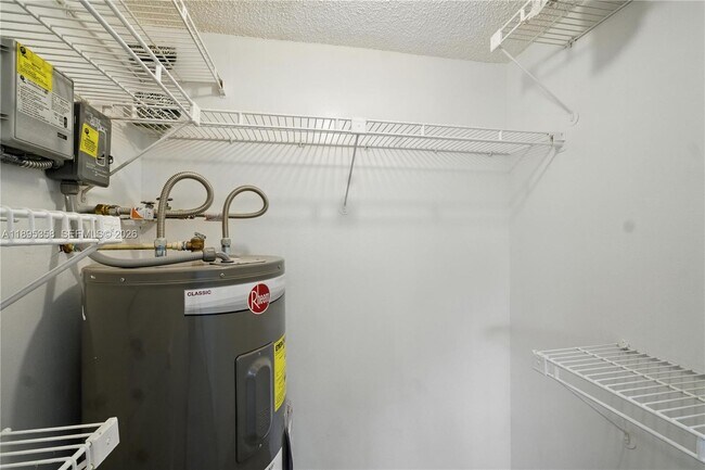 Building Photo - 3850 Oaks Clubhouse Dr