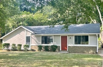 Building Photo - Updated 3 Bed/1.5 Bath Ranch In Serene Nei...