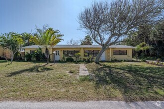 Building Photo - Steps from the beach in beautiful Indialan...