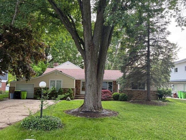Building Photo - Awesome Property for an Awesome Price