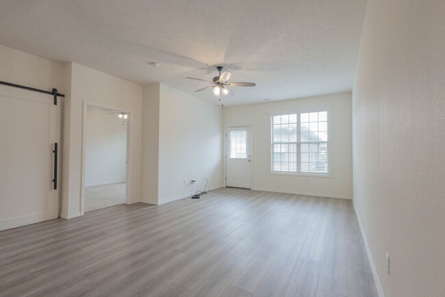 Building Photo - NEW LUXURY 2 BED 2 BATH 1 CAR GARAGE DUPLEX