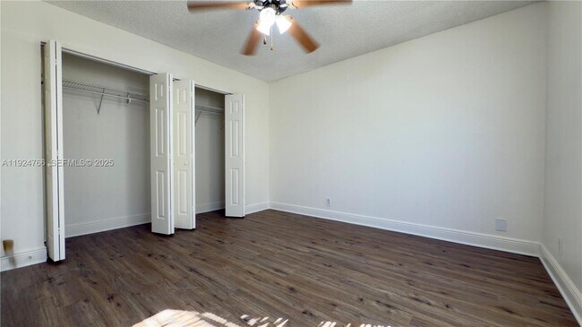 Building Photo - 1455 Lake Crystal Dr