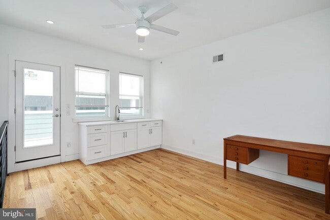 Building Photo - 144 W Wildey St