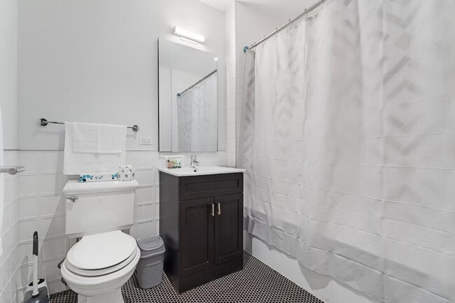 Building Photo - 152-11 89th Ave