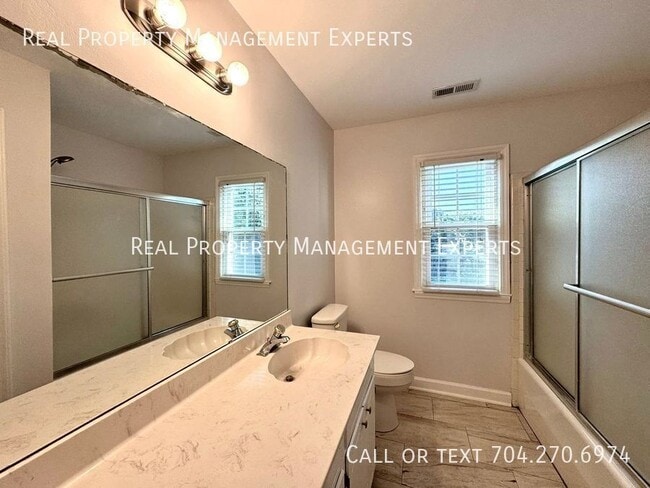 Building Photo - 6008 Mallard Dr