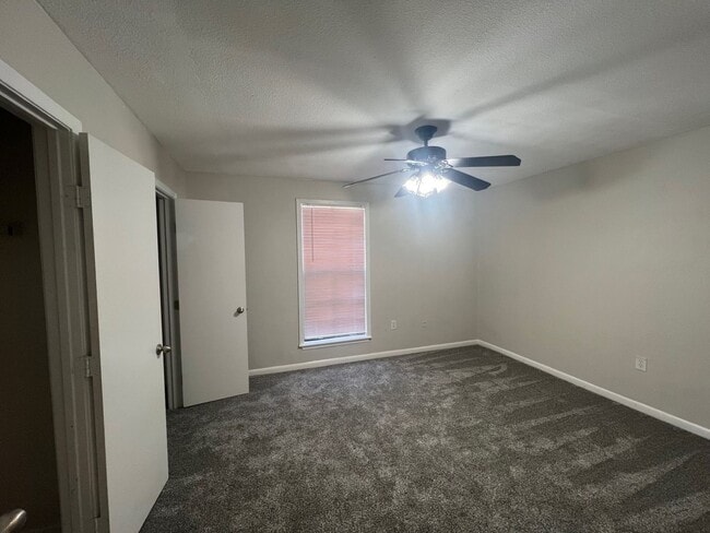 Building Photo - 10286 W Winston Ave