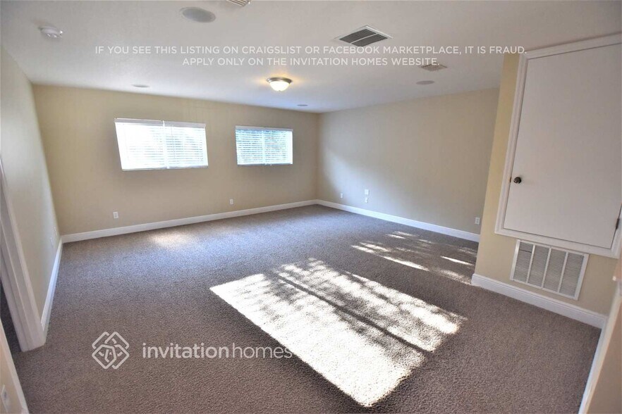 Building Photo - 15233 Serenade Dr