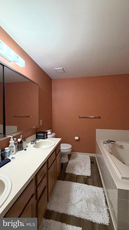 Building Photo - 506 Quincy St