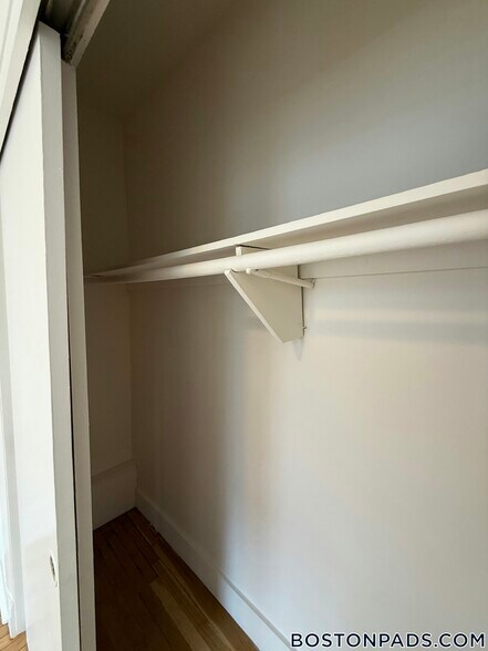 Building Photo - 1539 Beacon St