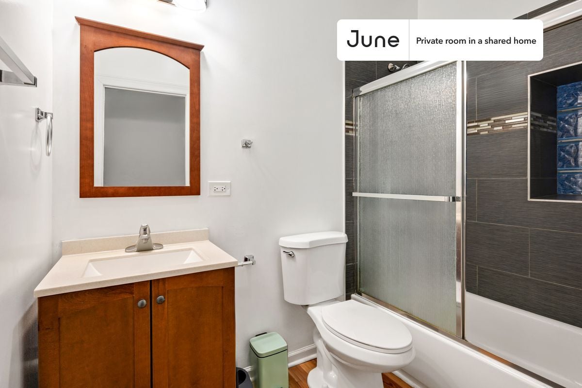 Building Photo - Room in Shared 4 bed/2 bath home