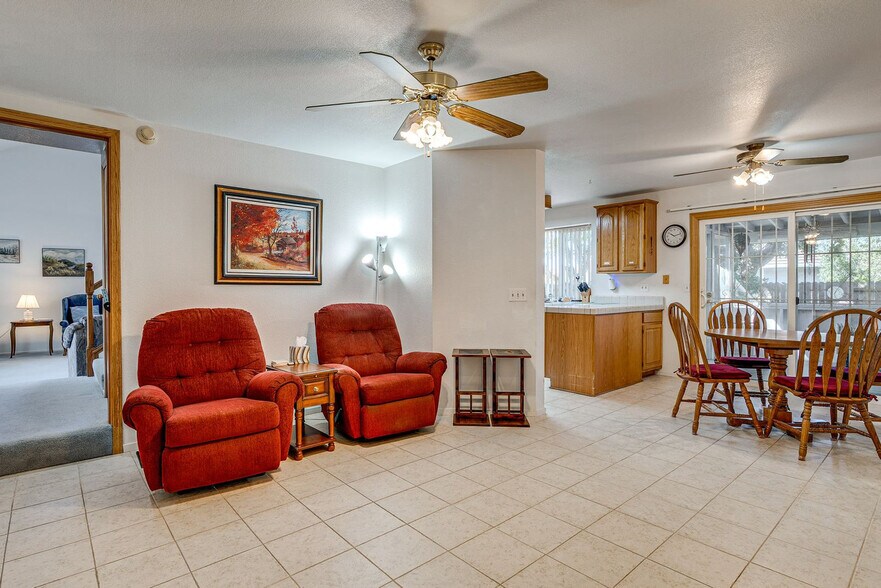 Building Photo - 2033 Silvercrest Dr