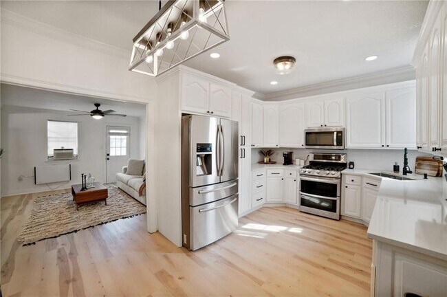 Building Photo - 616 Lebeau St