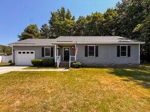 Building Photo - Stylish 3 Bed 2 Bath Home in Jack Britt