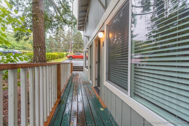 Building Photo - 5011 SW Beaverton Hillsdale Hwy