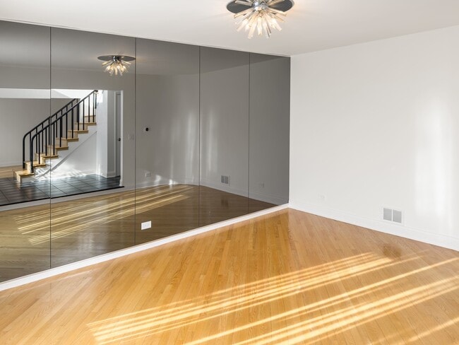 Building Photo - 3320 Lakewood Ct