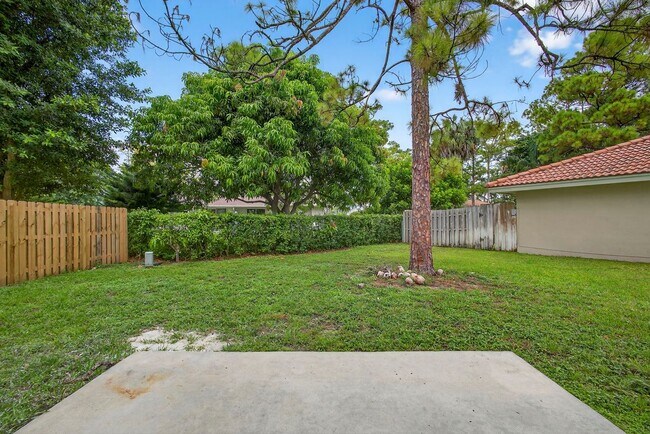 Building Photo - 1135 Staghorn St