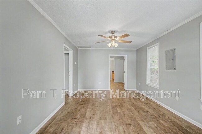 Building Photo - 212 W 58th St