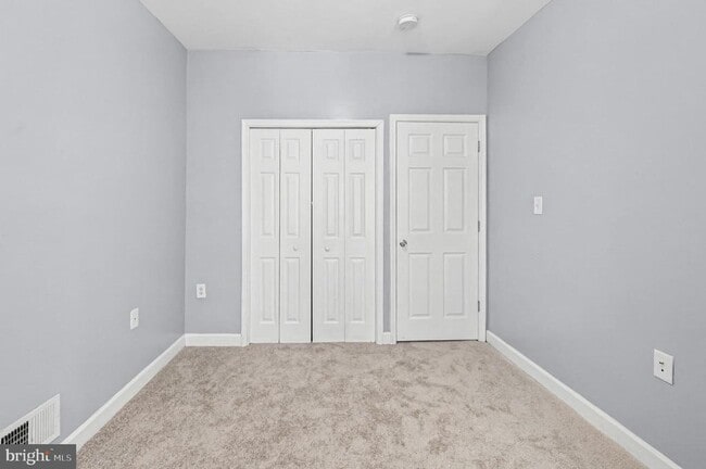 Building Photo - 407 W 28th St