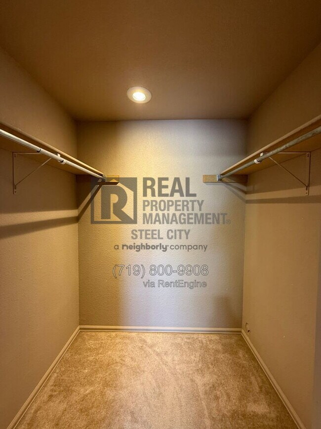 Building Photo - 996 S Palomar Dr