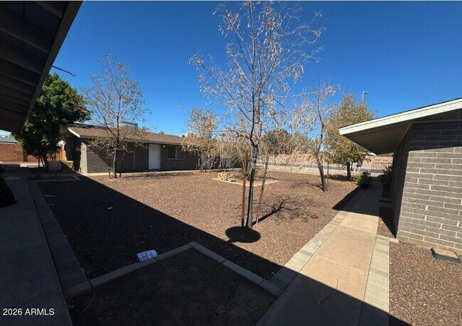 Building Photo - 625 E Broadway Rd