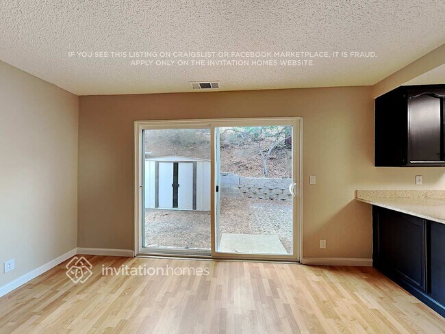 Building Photo - 120 Persimmon Dr