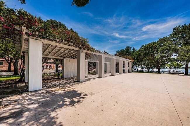 Building Photo - 175 2nd St S