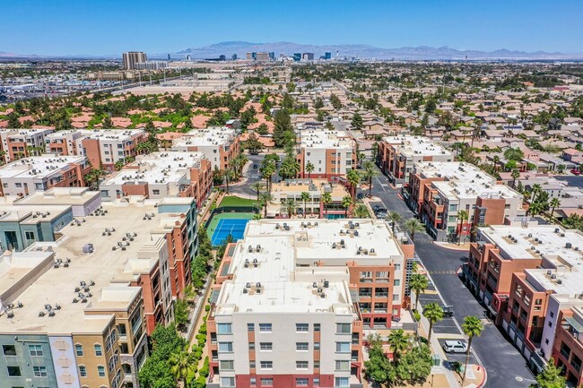 Building Photo - MOVE-IN READY PARK AVENUE UNIT