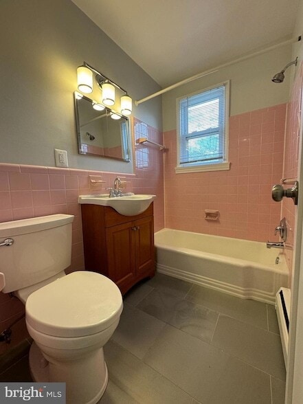 Building Photo - 945 N Barton St