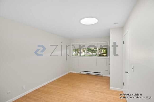 Building Photo - 500 W Middlefield Rd