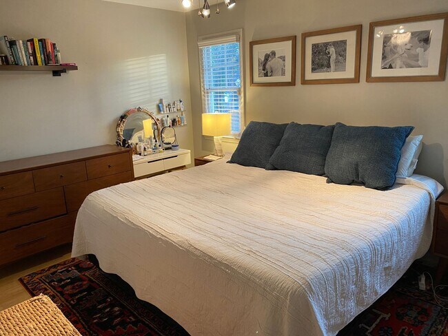 Building Photo - Immaculate end unit townhome in Raleigh's most desirable neighborhood - THE Five Points!