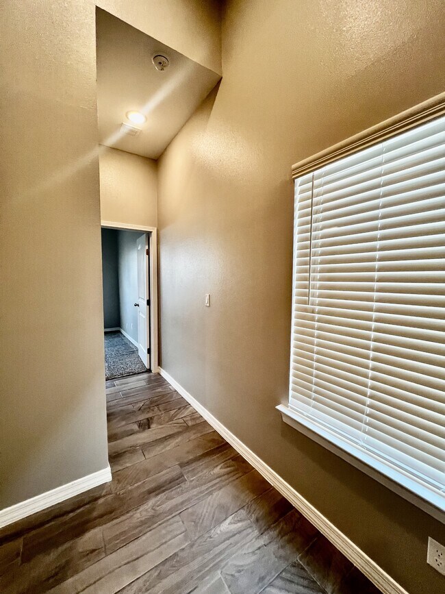 Building Photo - 11365 Hidalgo Dr
