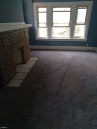 Building Photo - 2 br, 1 bath Triplex - 3549 West 129th Str...