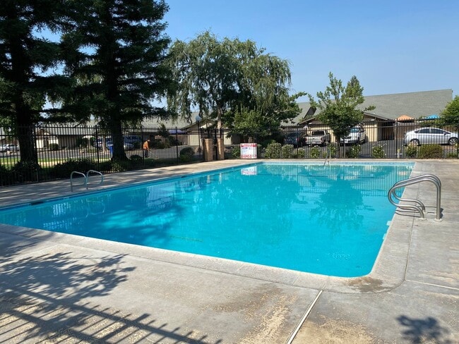 Building Photo - $1,995 Blackstone & Sierra 2 Bedroom Condo...
