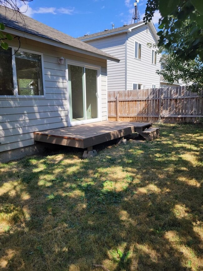 Building Photo - Newly remodeled 2 Bed, 2 Bath Duplex with ...