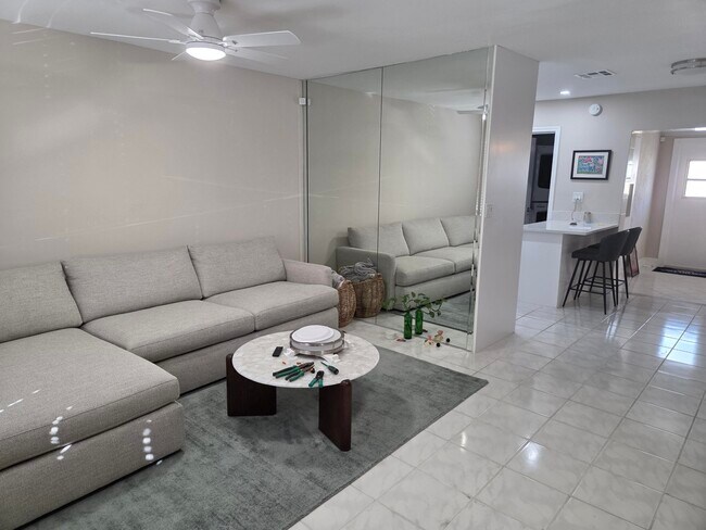 Building Photo - 2802 Crown Ct