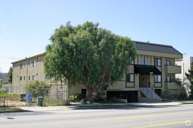 Building Photo - 14942 Burbank Blvd