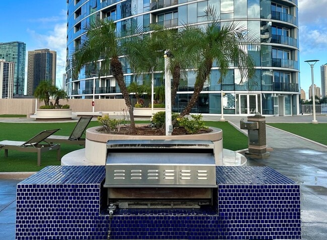 Building Photo - Moana Pacific West Tower 1BR/1BA/1PK