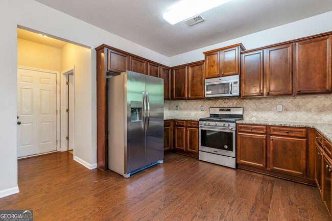 Building Photo - 214 Farm Manor Ct