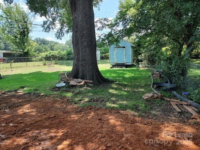 Building Photo - 322 Hartford Ave