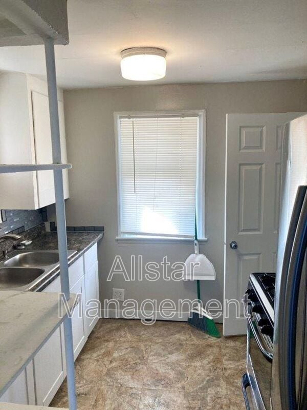 Building Photo - 5574 Beechwood Ave