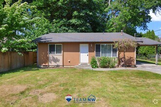 Building Photo - Move in ready now! 3 bedroom rambler in NE...