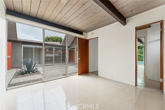 Building Photo - 5112 E Valencia Dr