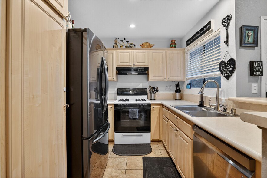 Building Photo - 2381 Archwood Ln