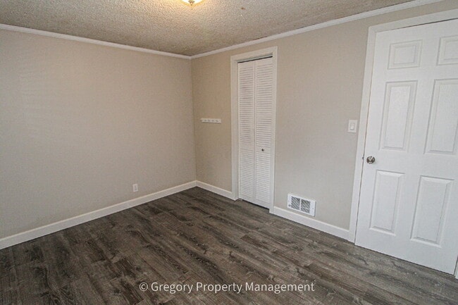 Building Photo - 1202 44th St SE