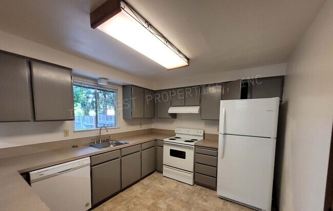 Building Photo - JOHNS01