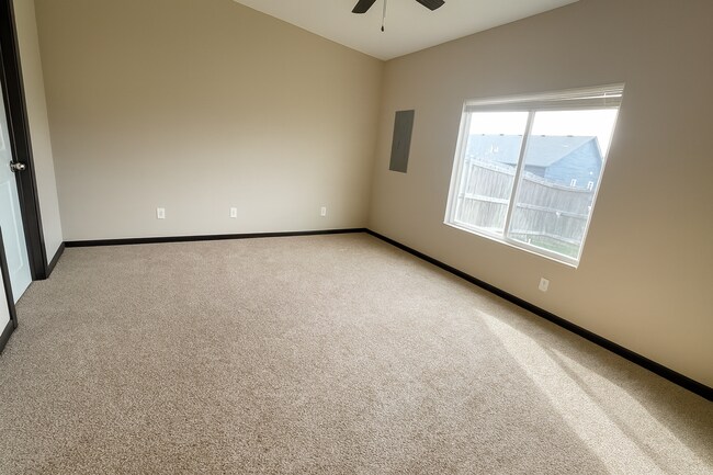 Building Photo - 619/21 N Grandstone St