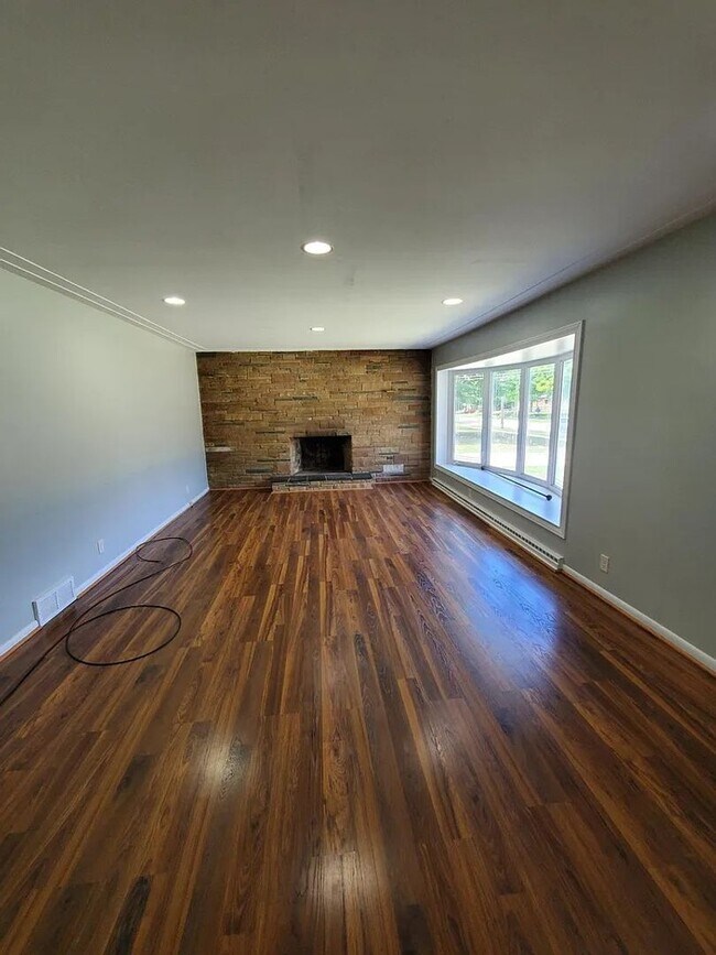 Building Photo - Single Family Home in Desirable Kentwood